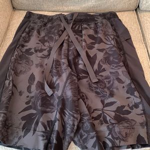 Lululemon 11” core short - unlined. Mens size L.
